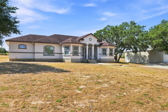 353 BIG OAK DR, Adkins, TX 78101