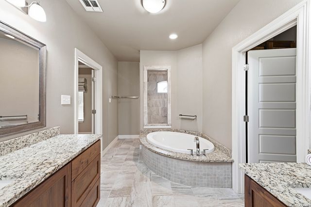 353 BIG OAK DR, Adkins, TX 78101