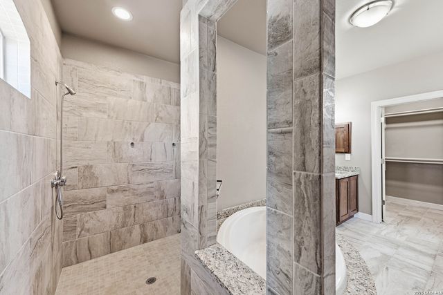 353 BIG OAK DR, Adkins, TX 78101