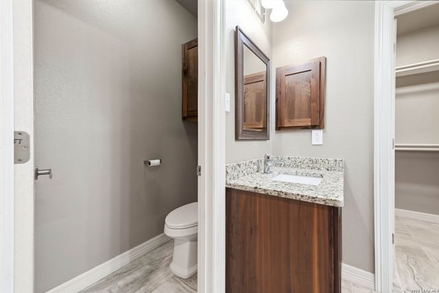 353 BIG OAK DR, Adkins, TX 78101