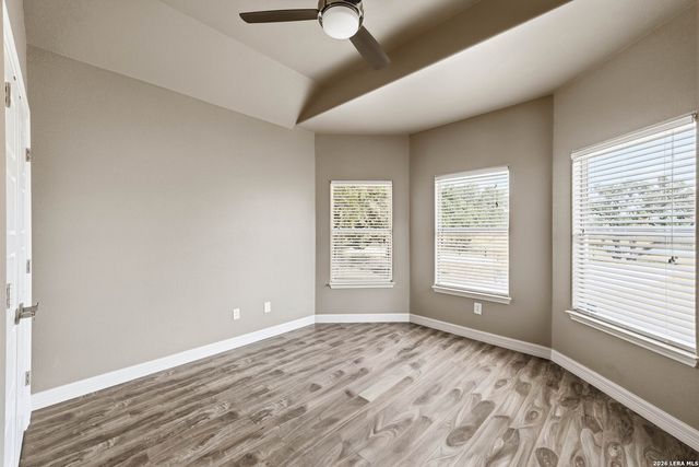 353 BIG OAK DR, Adkins, TX 78101