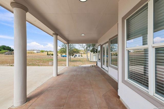 353 BIG OAK DR, Adkins, TX 78101