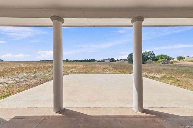 353 BIG OAK DR, Adkins, TX 78101