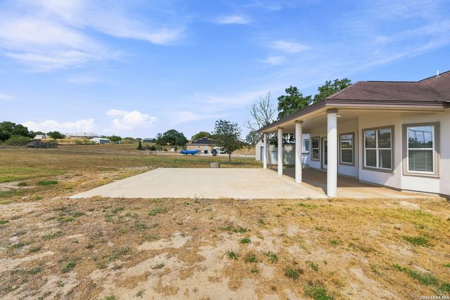 353 BIG OAK DR, Adkins, TX 78101