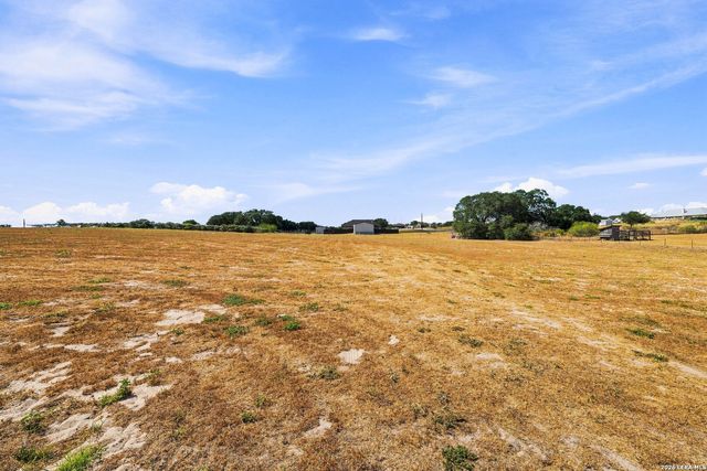 353 BIG OAK DR, Adkins, TX 78101