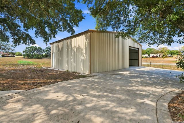 353 BIG OAK DR, Adkins, TX 78101
