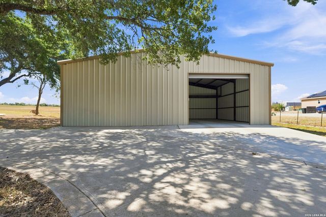 353 BIG OAK DR, Adkins, TX 78101