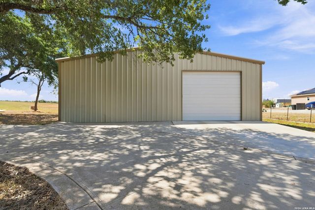 353 BIG OAK DR, Adkins, TX 78101