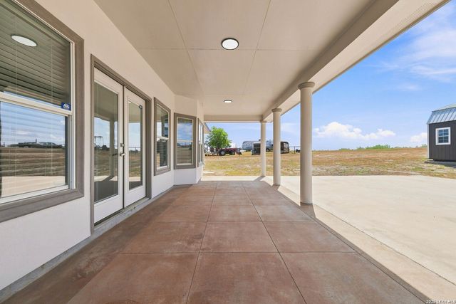 353 BIG OAK DR, Adkins, TX 78101