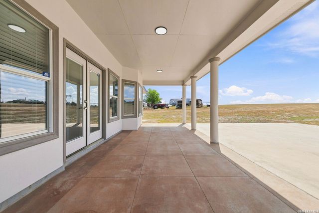 353 BIG OAK DR, Adkins, TX 78101