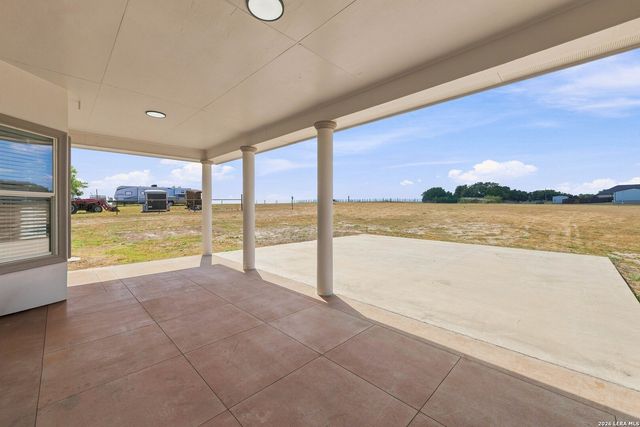 353 BIG OAK DR, Adkins, TX 78101