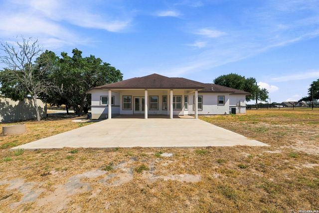 353 BIG OAK DR, Adkins, TX 78101