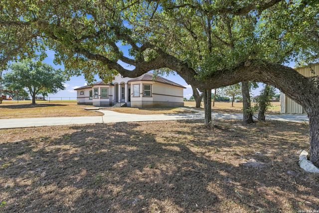 353 BIG OAK DR, Adkins, TX 78101