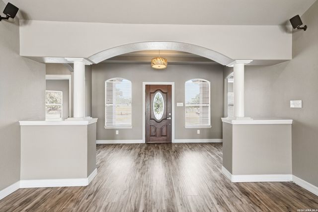 353 BIG OAK DR, Adkins, TX 78101