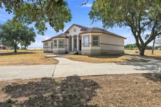 353 BIG OAK DR, Adkins, TX 78101
