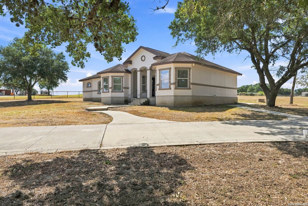 353 BIG OAK DR, Adkins, TX 78101