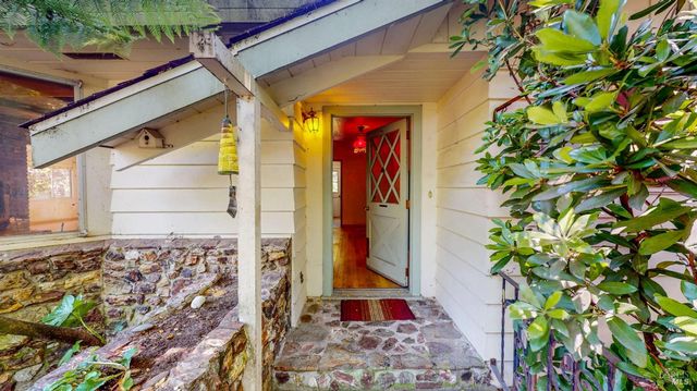 201 Gossage Ave, Petaluma, CA 94952
