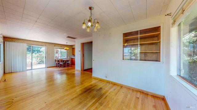201 Gossage Ave, Petaluma, CA 94952
