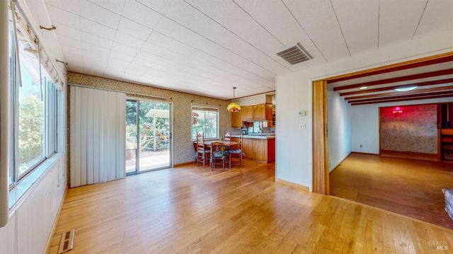 201 Gossage Ave, Petaluma, CA 94952