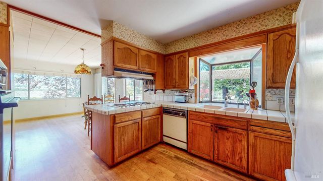 201 Gossage Ave, Petaluma, CA 94952