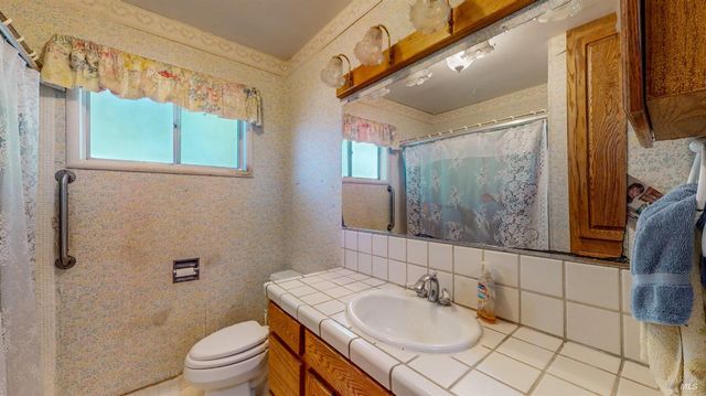 201 Gossage Ave, Petaluma, CA 94952