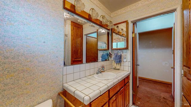 201 Gossage Ave, Petaluma, CA 94952