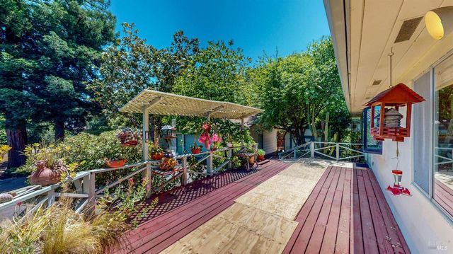 201 Gossage Ave, Petaluma, CA 94952