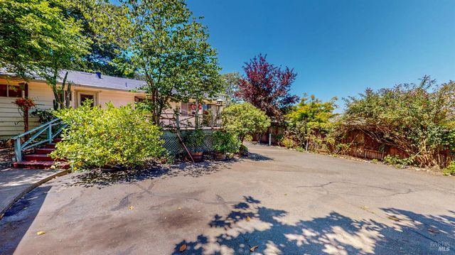 201 Gossage Ave, Petaluma, CA 94952