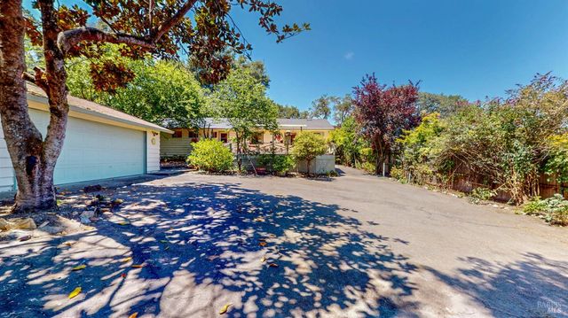 201 Gossage Ave, Petaluma, CA 94952