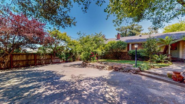 201 Gossage Ave, Petaluma, CA 94952