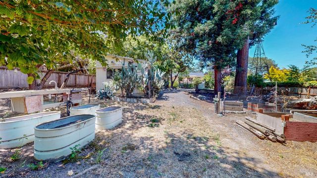 201 Gossage Ave, Petaluma, CA 94952
