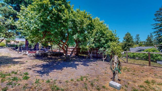 201 Gossage Ave, Petaluma, CA 94952