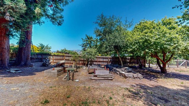 201 Gossage Ave, Petaluma, CA 94952