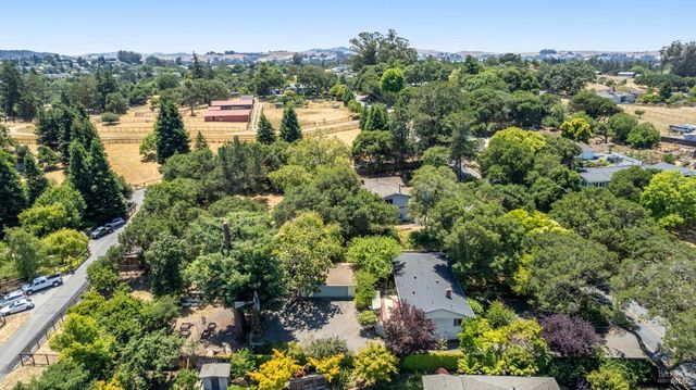 201 Gossage Ave, Petaluma, CA 94952