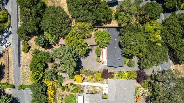 201 Gossage Ave, Petaluma, CA 94952