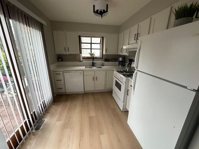 131 Newberry Avenue 1S, Libertyville, IL 60048