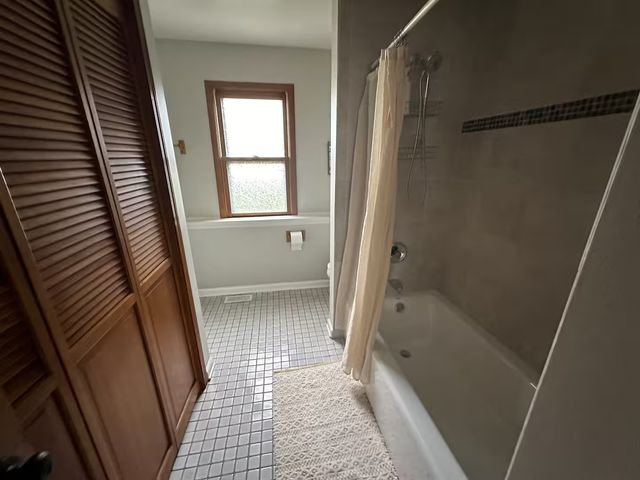 131 Newberry Avenue 1S, Libertyville, IL 60048