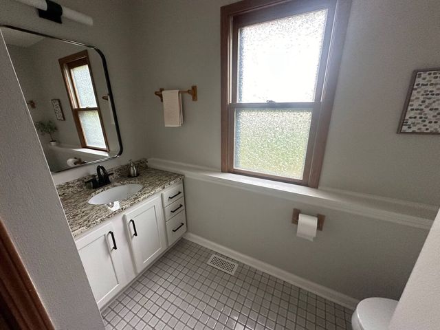 131 Newberry Avenue 1S, Libertyville, IL 60048