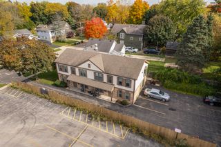 131 Newberry Avenue 1S, Libertyville, IL 60048