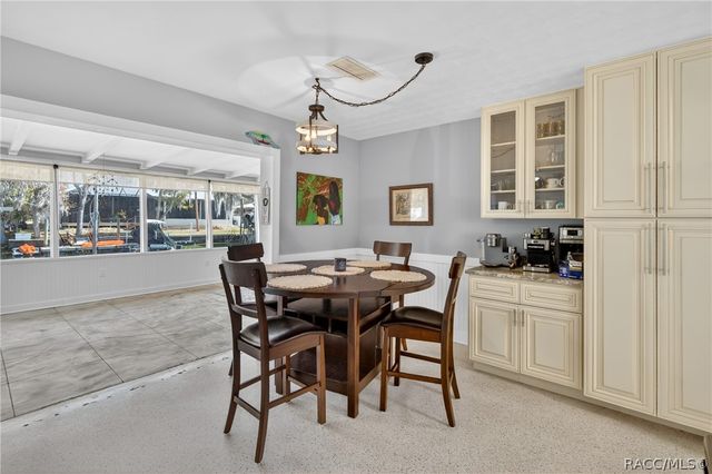 1115 SE Kings Bay Drive, Crystal River, FL 34429