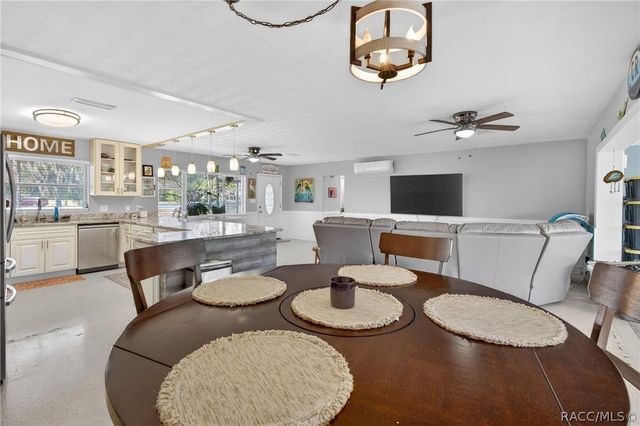 1115 SE Kings Bay Drive, Crystal River, FL 34429