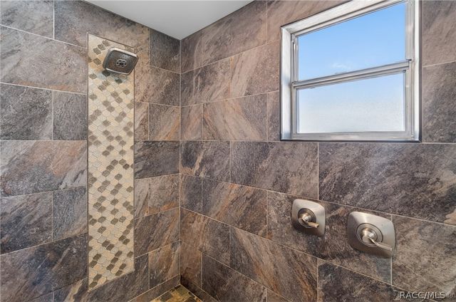 1115 SE Kings Bay Drive, Crystal River, FL 34429