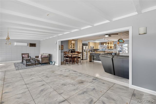 1115 SE Kings Bay Drive, Crystal River, FL 34429