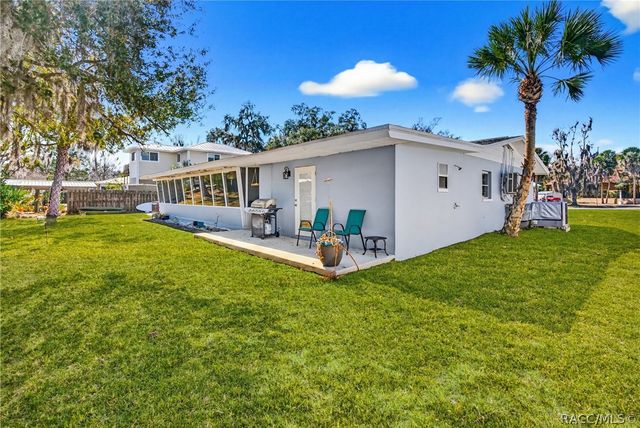 1115 SE Kings Bay Drive, Crystal River, FL 34429