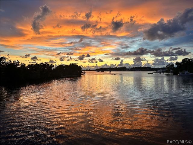 1115 SE Kings Bay Drive, Crystal River, FL 34429