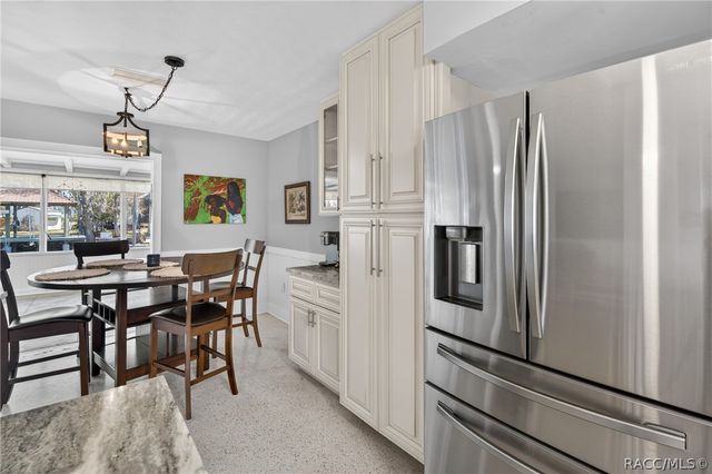 1115 SE Kings Bay Drive, Crystal River, FL 34429