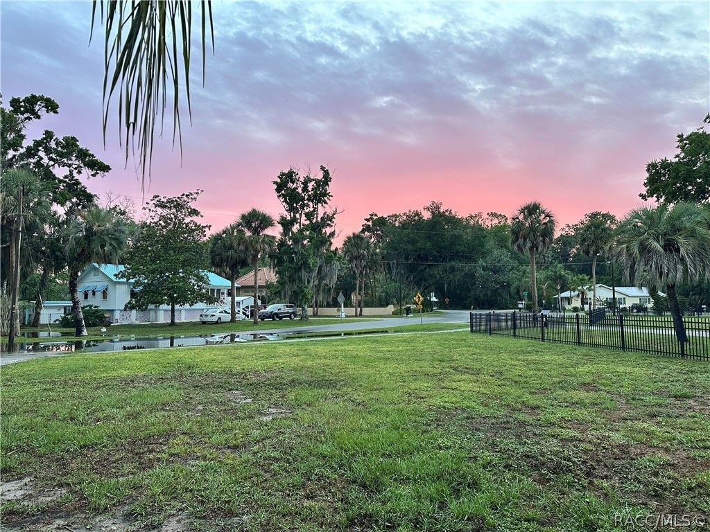 1115 SE Kings Bay Drive, Crystal River, FL 34429