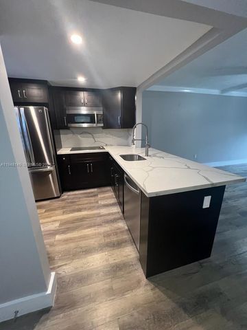 9440 Fontainebleau Blvd 213, Miami, FL 33172