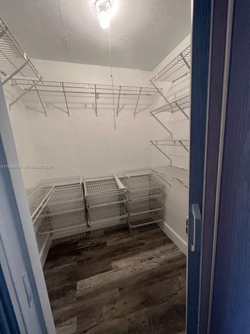 9440 Fontainebleau Blvd 213, Miami, FL 33172