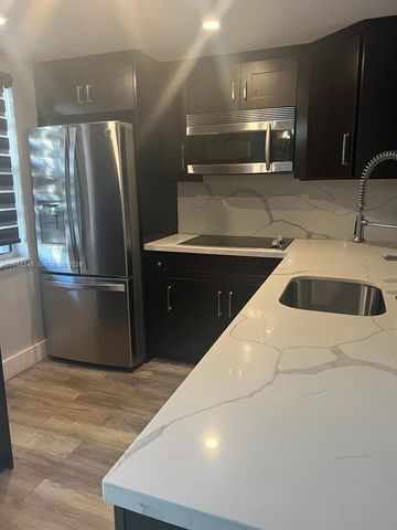 9440 Fontainebleau Blvd 213, Miami, FL 33172